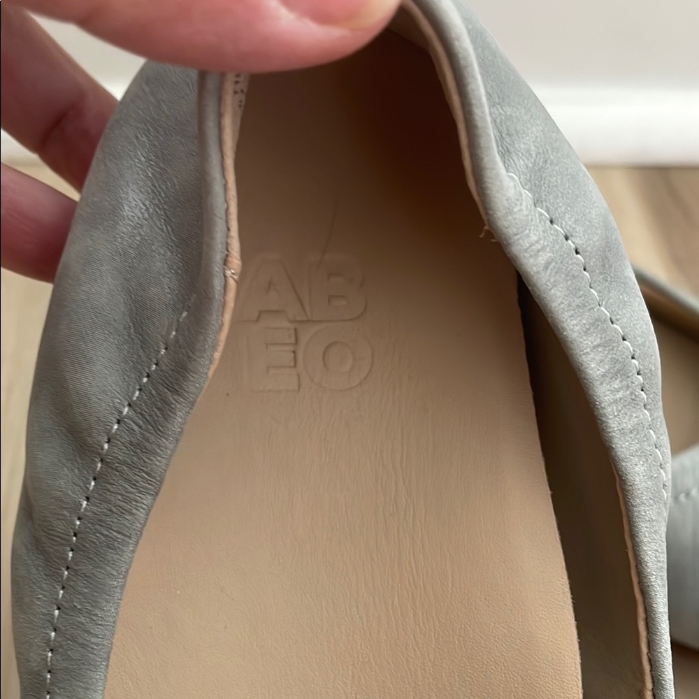 ABEO Women’s Grey Metallic Tilly Ballet Flats Size 7 Comfortable Arch Support - Picture 2 of 6
